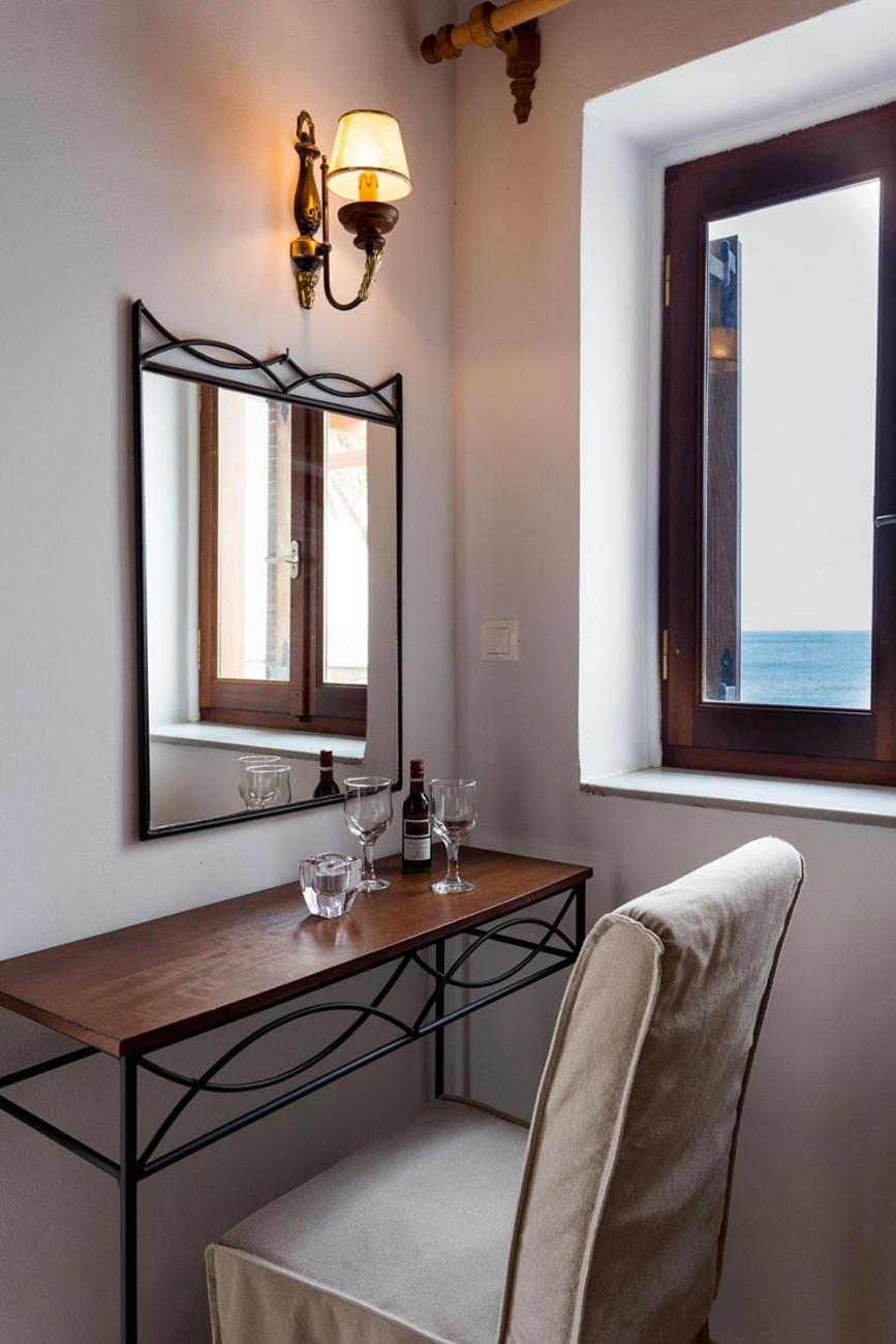 Pleiades Seaside Residences In Mani Agios Nikolaos  Ruang foto